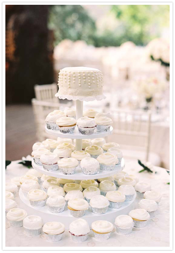 white cupcakes for dessert white cupcakes for dessert
