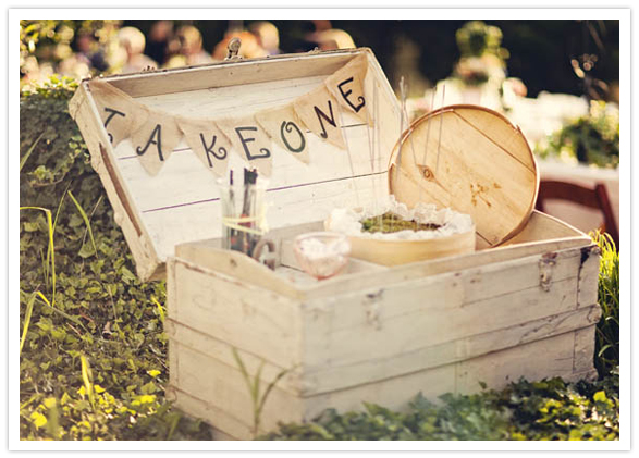 garden wedding decorative trunk