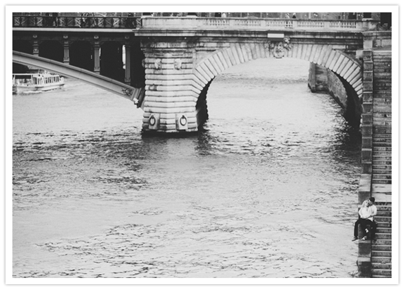 engagement session along the seine