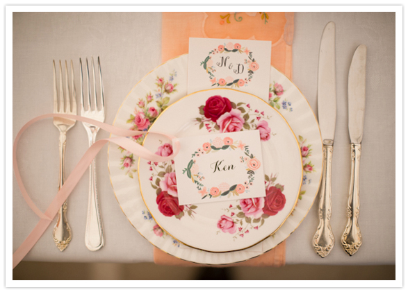 çiçek yemek ve kağıt aksan