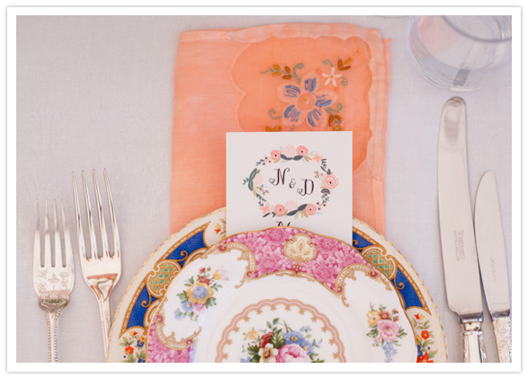 çiçek yemek ve şeftali peçeteler