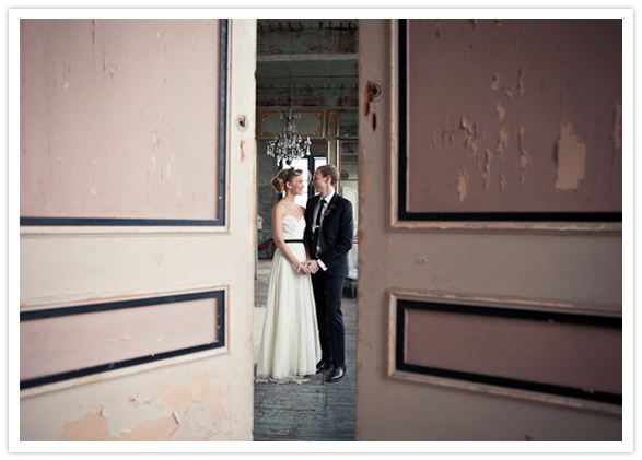 vintage building wedding portraits vintage building wedding portraits