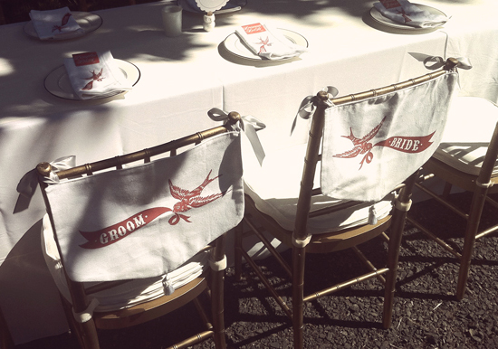 bride and groom chairs with linen screen printed signs | Photo by Anne Nunn Photography bride and groom chairs with linen screen printed signs | Photo by Anne Nunn Photography