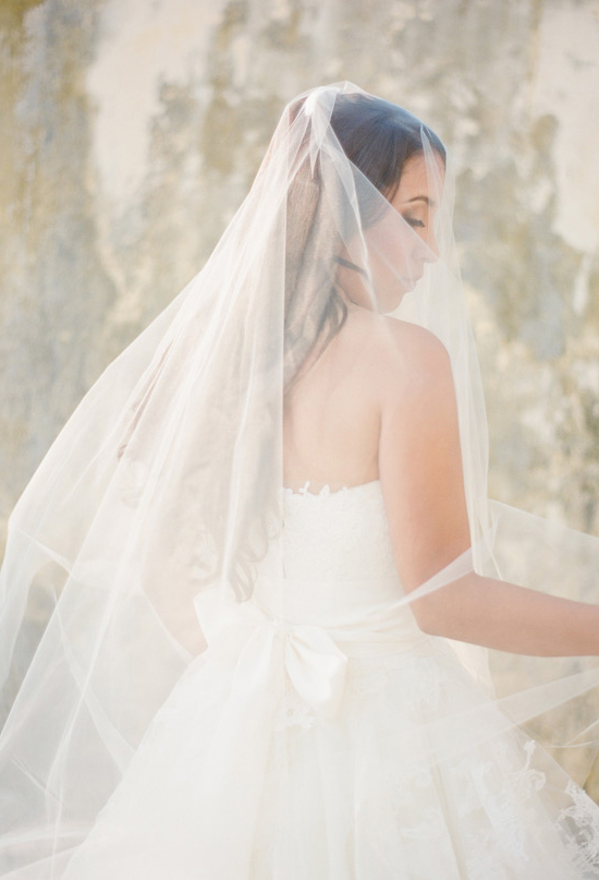 Vera Wang veil | Photo by KT Merry 