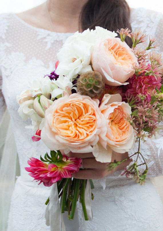 garden rose bouquet | Photo by Lauren Ross | 100 Layer Cake garden rose bouquet | Photo by Lauren Ross | 100 Layer Cake
