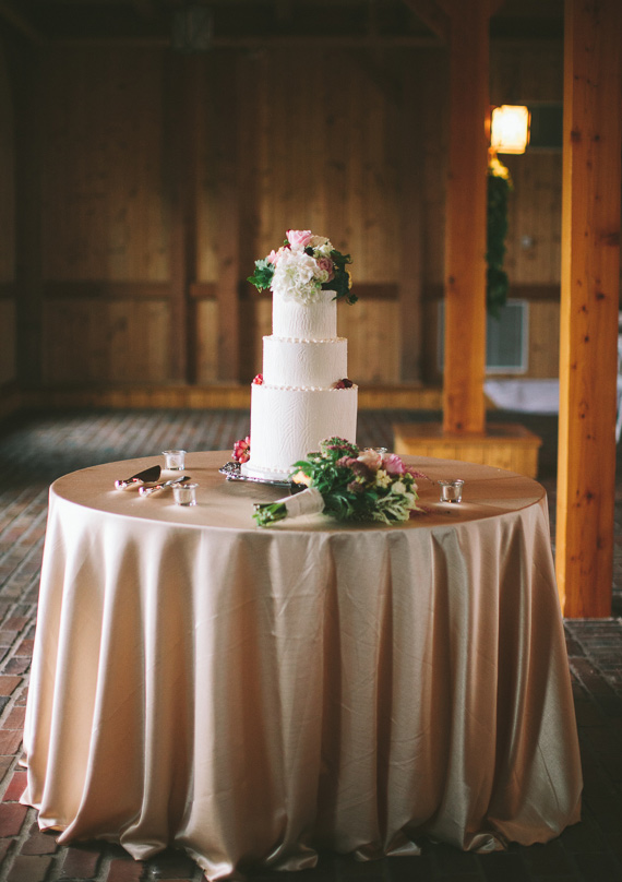Elegant wedding cake | Steven Michael Photo | 100 Layer Cake