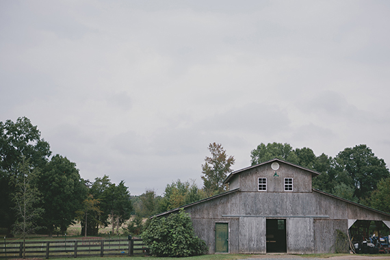 Country Farm wedding | photos by Nicole Roberts | 100 Layer Cake