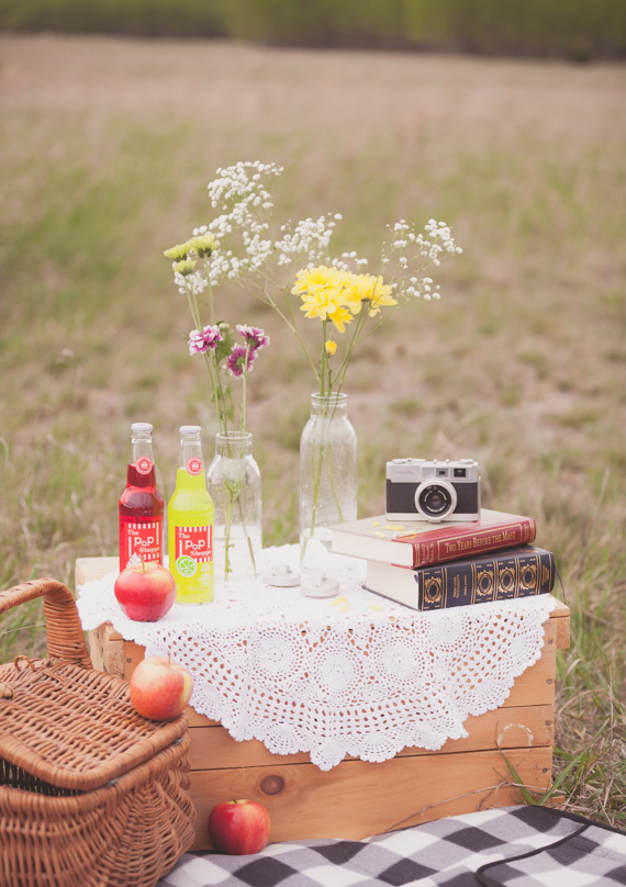 Picnic engagement shoot Engagements, Wedding Inspiration 100 Layer Cake