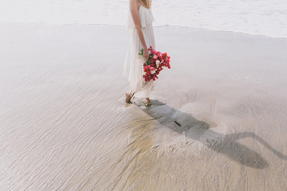 Coastal red and pink wedding ideas | Photo by Anna Delores Photography | Florals by Stella Bloom | Event design by  Love Inc Weddings | Read more -  http://www.100layercake.com/blog/?p=71280
