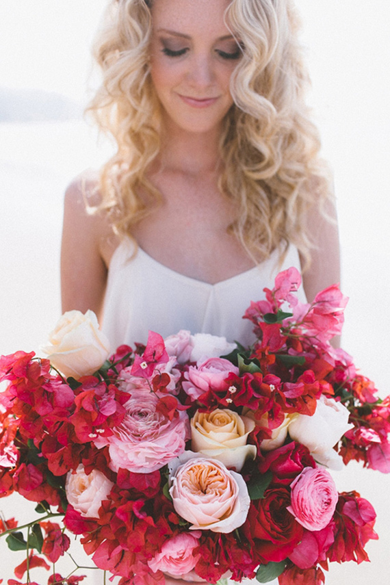 Coastal red and pink wedding ideas | Photo by Anna Delores Photography | Florals by Stella Bloom | Event design by  Love Inc Weddings | Read more -  http://www.100layercake.com/blog/?p=71280