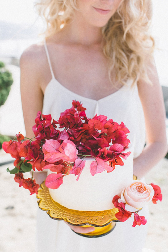 Coastal red and pink wedding ideas | Photo by Anna Delores Photography | Florals by Stella Bloom | Event design by  Love Inc Weddings | Read more -  http://www.100layercake.com/blog/?p=71280