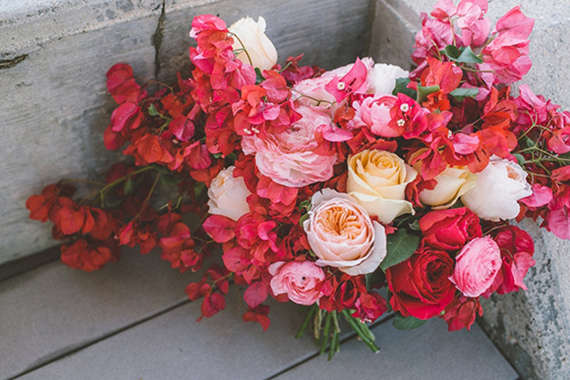 Coastal red and pink wedding ideas | Photo by Anna Delores Photography | Florals by Stella Bloom | Event design by  Love Inc Weddings | Read more -  http://www.100layercake.com/blog/?p=71280