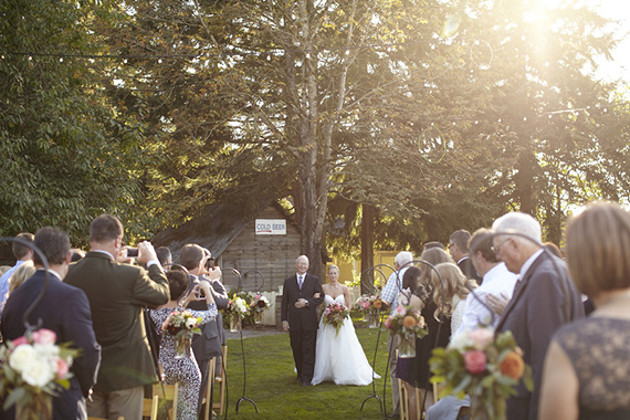 Rustic Washington wedding | Photo by Kate Price Photography | Read more -  http://www.100layercake.com/blog/?p=71472