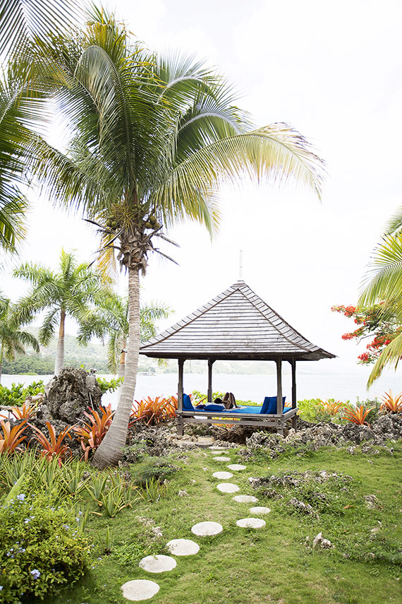 Jamaica Roundhill Hotel and Villas | Photo by Scott Clark | Read more - http://www.100layercake.com/blog/?p=73205