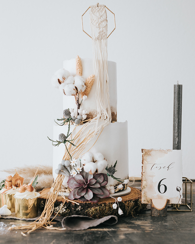 Beautiful, innovative wedding cakes (with matching invites!) from Délicatesse Cake