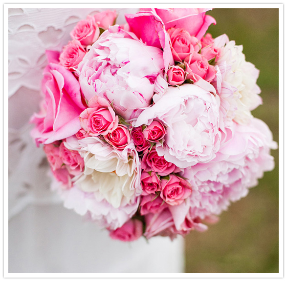 pink ombre bouquet of peonies and roses