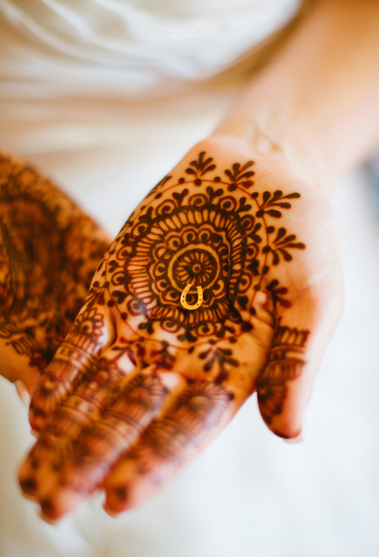 wedding henna and golden horseshoe