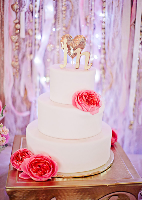 Gold heart cake topper | photos by Meg Perotti | Planning Sitting in a Tree |100 Layer Cake