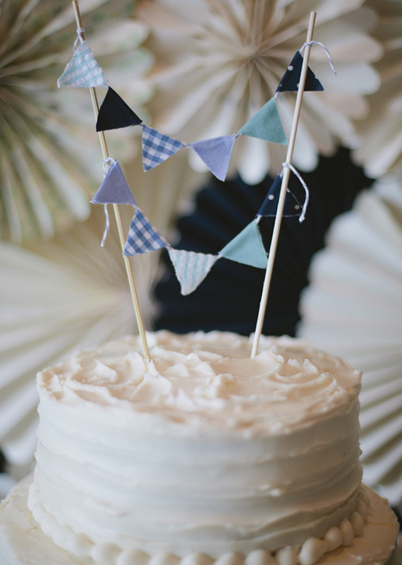 blue bunting cake topper | Photo by Lime Green Photography | 100 Layer Cake