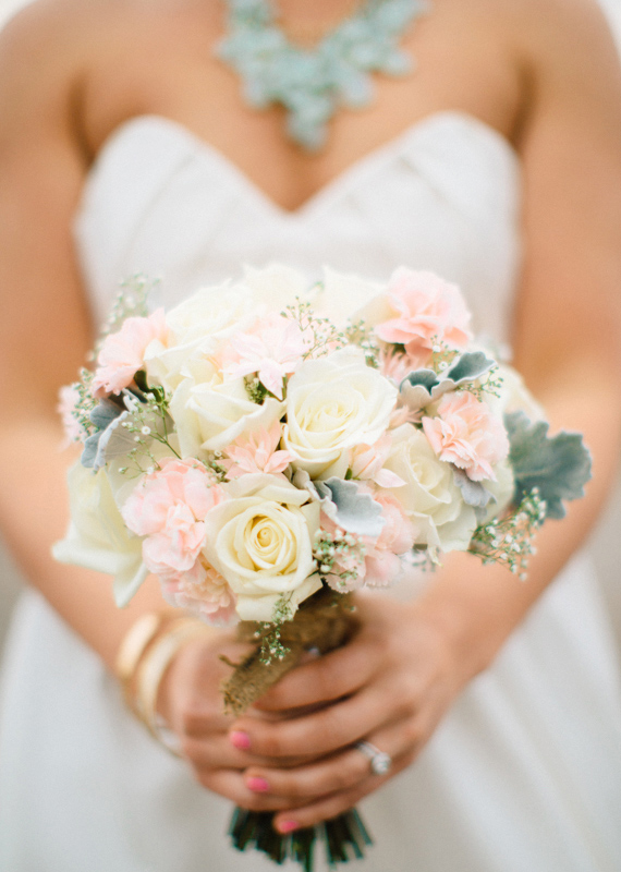 pastel wedding bouquet | photo by Anna Jaye | 100 Layer Cake