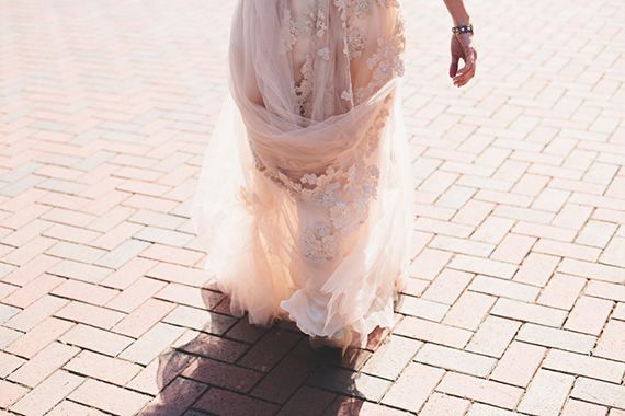 Reem Acra wedding dress | Photo by First Mate Photo Co | Read more - http://www.100layercake.com/blog/?p=71427