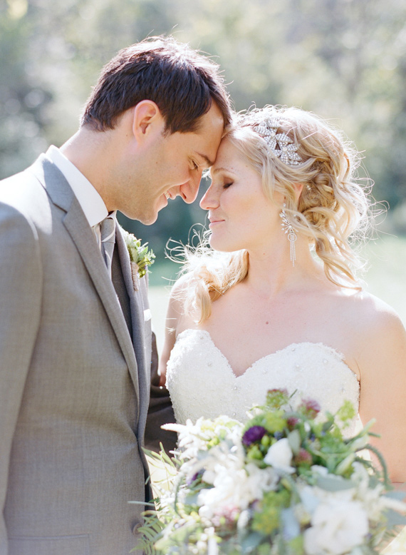 Spring Wisconsin wedding | Photo by Austin Gros | Read more - http://www.100layercake.com/blog/?p=71007 