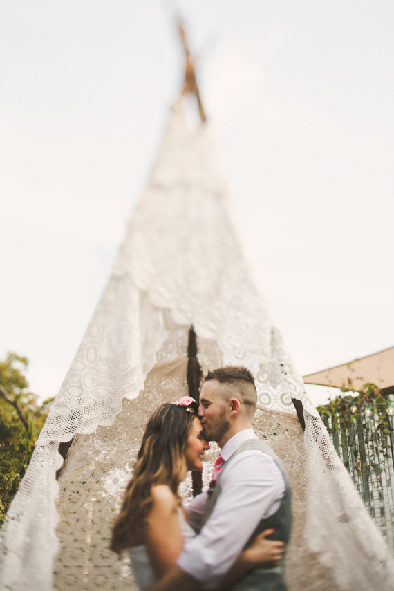 DIY Austin Texas wedding | Photo by The Life You Love Photography | Read more - http://www.100layercake.com/blog/?p=71546