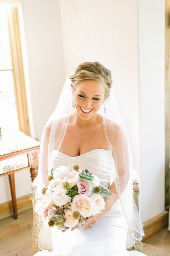 Houston Oaks country club wedding | Photo by Mint Photography | Read more - http://www.100layercake.com/blog/?p=74778