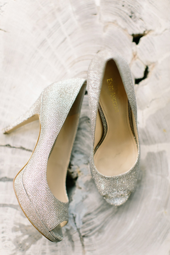 Sparkly wedding shoes | Photo by Mint Photography | Read more - http://www.100layercake.com/blog/?p=74778