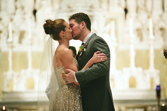 Modern Chicago wedding | Photo by Woodnote Photography | Read more - http://www.100layercake.com/blog/?p=75758