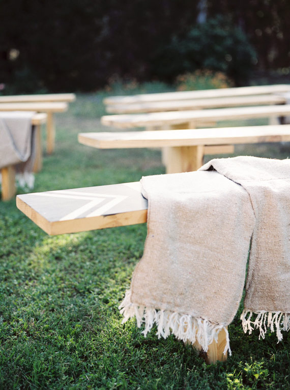 Intimate backyard wedding ceremony | Photo by J Bird Photography | Read more - http://www.100layercake.com/blog/?p=76549