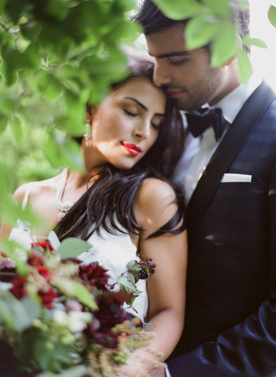 Retro hollywood glamour wedding inspiration | Photo by Katya Leclerc | Read more - http://www.100layercake.com/blog/?p=80501