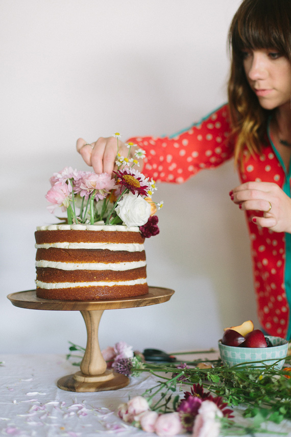 DIY Naked Cake | Photo by Apryl Ann Photography | Cake by Cakewalk Bake Shop | Read more - http://www.100layercake.com/blog/?p=80013