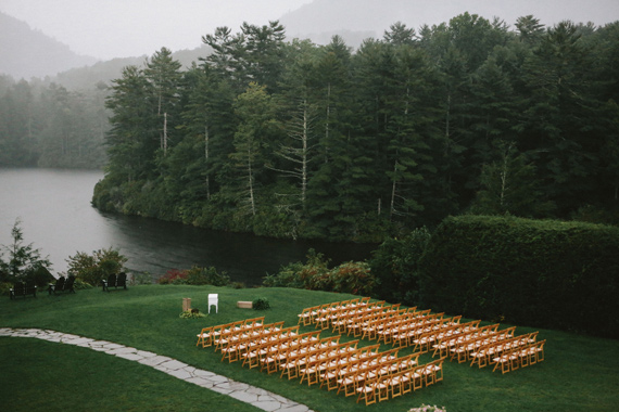 North Carolina mountain wedding | Photo by WE Photographie | Read more - http://www.100layercake.com/blog/?p=80420