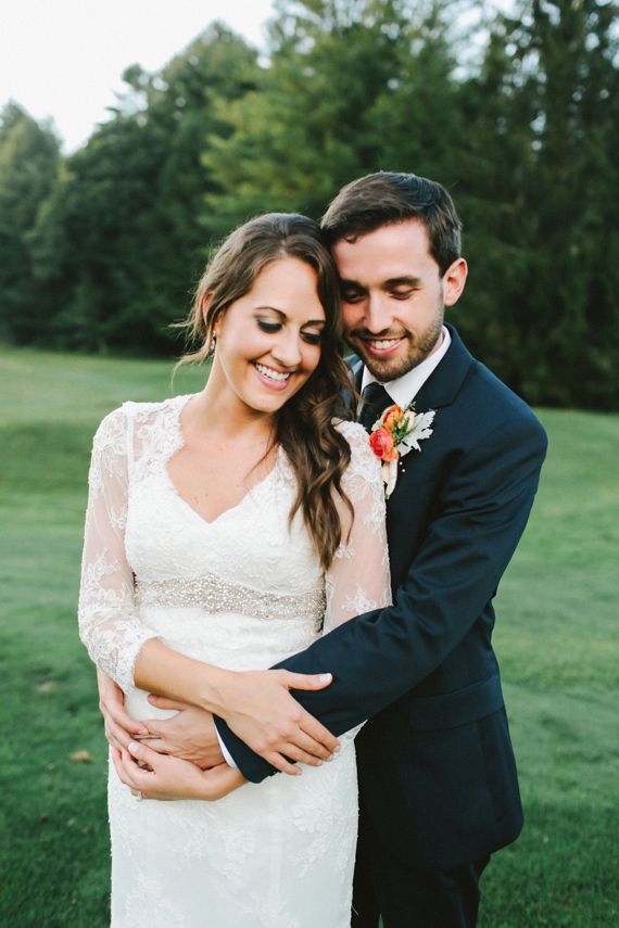 North Carolina mountain wedding | Photo by WE Photographie | Read more - http://www.100layercake.com/blog/?p=80420