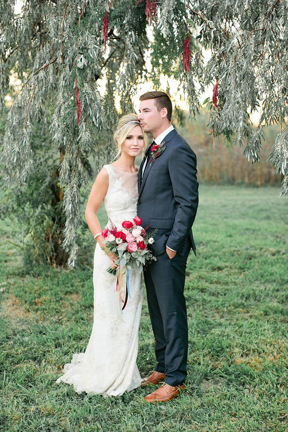 Sweet Autumn wedding inspiration | Photo by Callie Hobbs Photography | Read more - http://www.100layercake.com/blog/?p=80449 