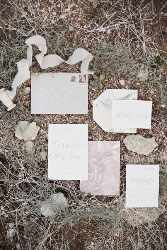 Pastel marbled wedding invitaions | Photo by  Whiskers and Willow Photography  | Read more -  http://www.100layercake.com/blog/wp-content/uploads/2015/04/Desert-wedding-inspiration