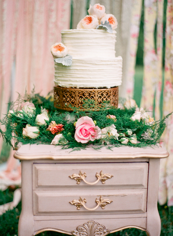 Romantic Southern garden wedding inspiration | Photo by Elsy Photography | Read more - http://www.100layercake.com/blog/wp-content/uploads/2015/04/Elsy-Photography-1-of-30