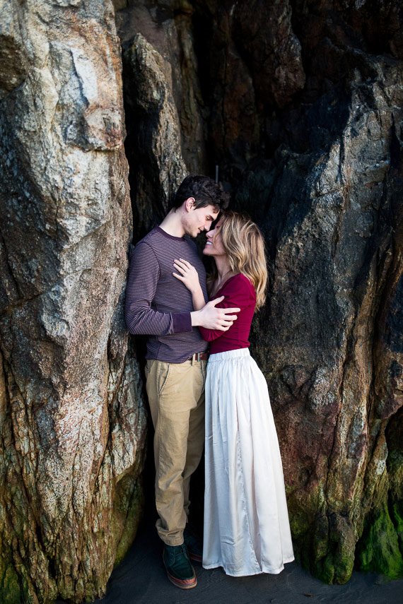 Oregon Coast Engagement | Photo by Nikita Lee Photography | Read more - http://www.100layercake.com/blog/wp-content/uploads/2015/04/Oregon-Coast-Engagement-Session