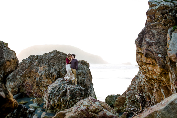 Oregon Coast Engagement | Photo by Nikita Lee Photography | Read more - http://www.100layercake.com/blog/wp-content/uploads/2015/04/Oregon-Coast-Engagement-Session
