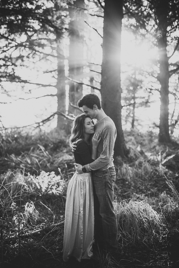 Oregon Coast Engagement | Photo by Nikita Lee Photography | Read more -  http://www.100layercake.com/blog/wp-content/uploads/2015/04/Oregon-Coast-Engagement-Session