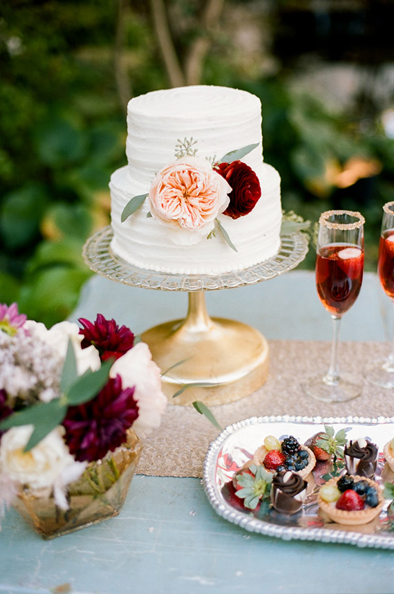 Elegant plum wedding inspiration | Photo by Jenna Henderson | Read more -  http://www.100layercake.com/blog/wp-content/uploads/2015/04/elegant-plum-wedding-inspiration