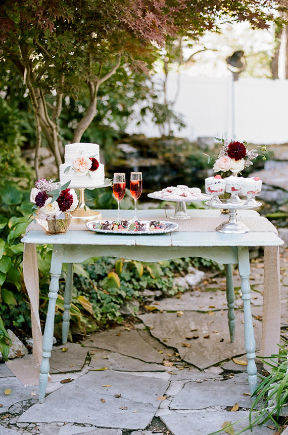 Elegant plum wedding inspiration | Photo by Jenna Henderson | Read more -  http://www.100layercake.com/blog/wp-content/uploads/2015/04/elegant-plum-wedding-inspiration