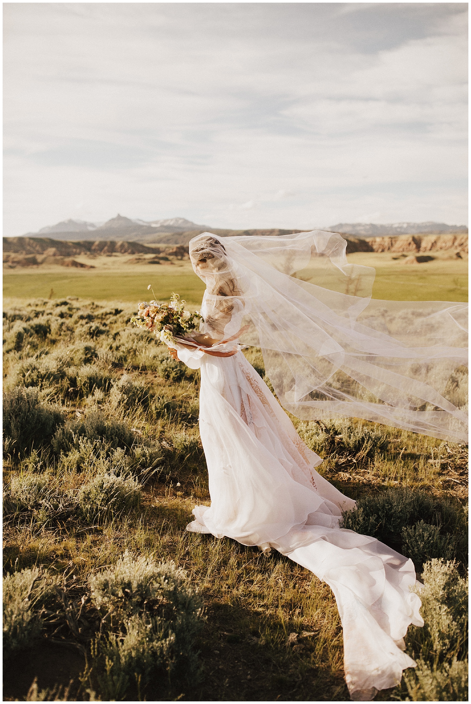 The Wyoming Badlands elopement / Photo by India Earl