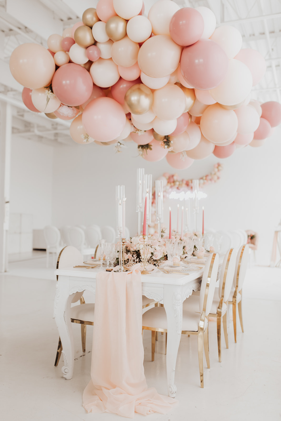 Spring wedding inspo with an adorable balloon chandelier