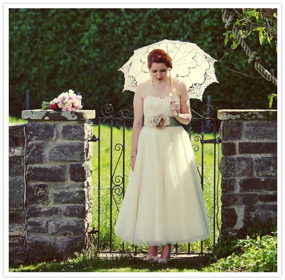 vintage 50s style wedding dress and parasol