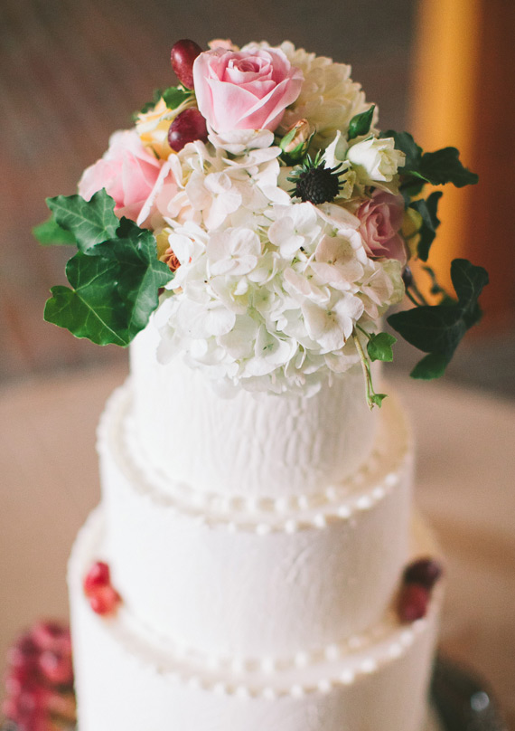 Elegant wedding cake | Steven Michael Photo | 100 Layer Cake