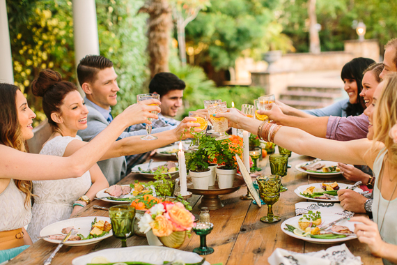 Summer backyard wedding dinner party | photo by Danielle Capito Photography | 100 Layer Cake