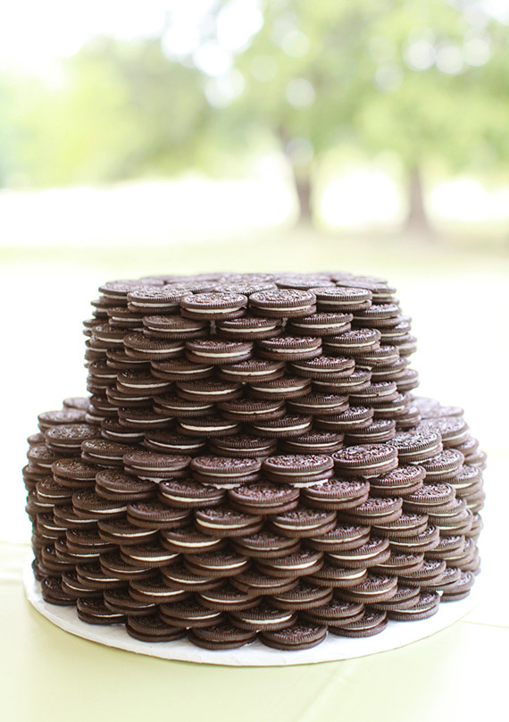 stacked oreo wedding cake | photo by Red Gallery | 100 Layer Cake