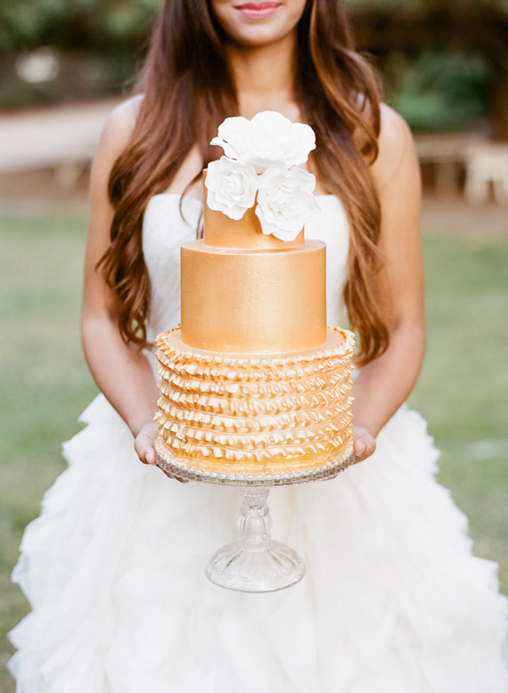 Romantic English garden wedding inspiration | photo by Tonya Joy | Cake by Sweet and Saucy | 100 Layer Cake 